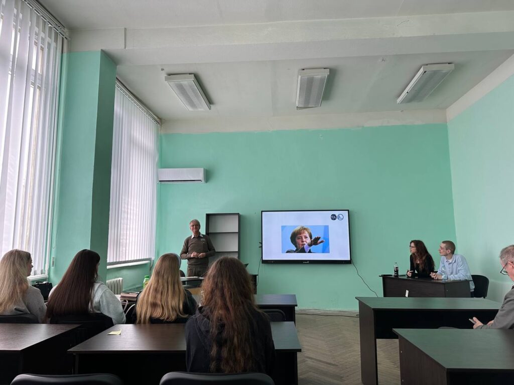 Зустріч із медіаконсультантом Лейфом Лонсманном: як залишатися правдивими в часи війни