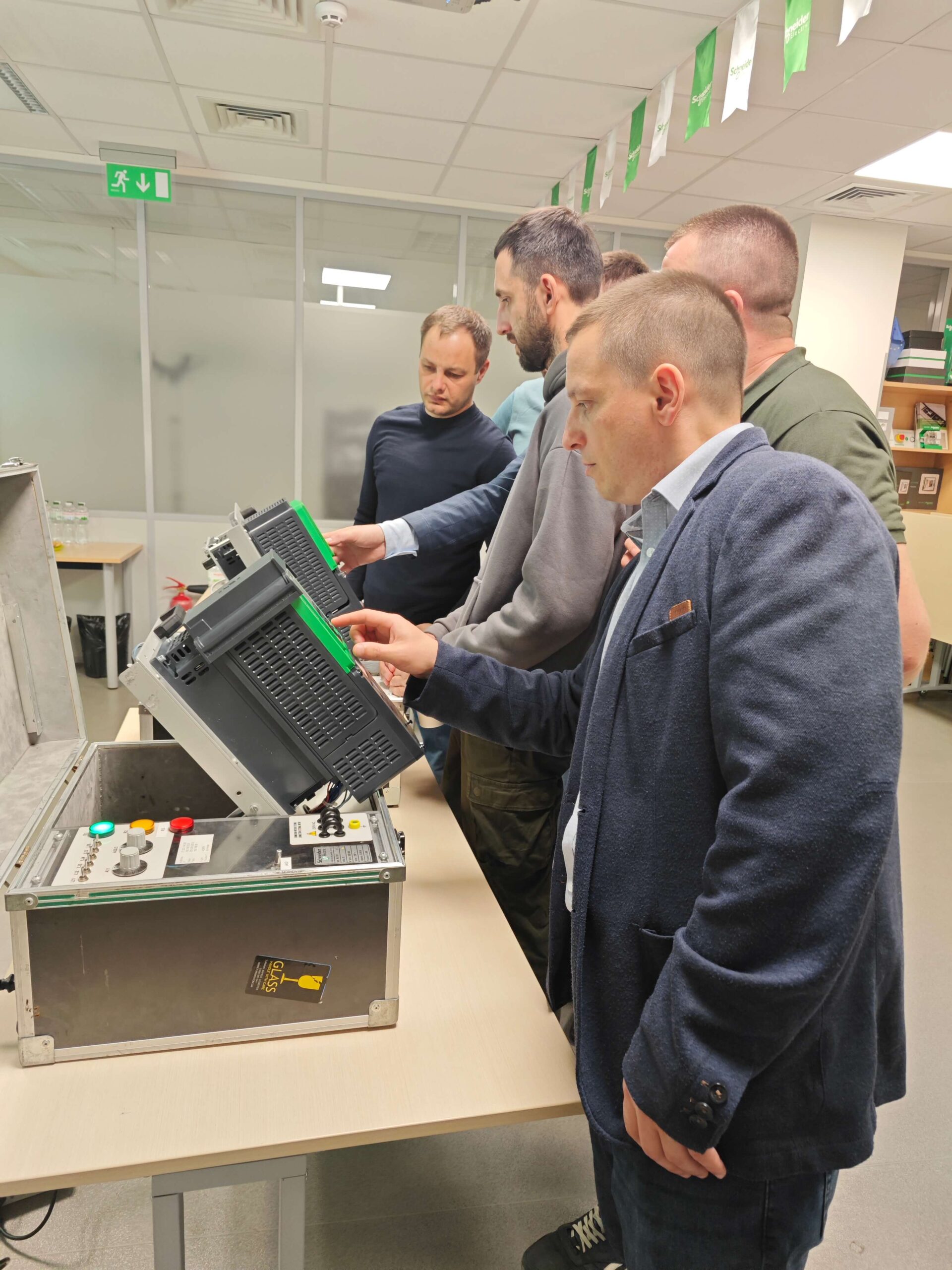 Викладачі факультету інженерії пройшли тренінг від Schneider Electric