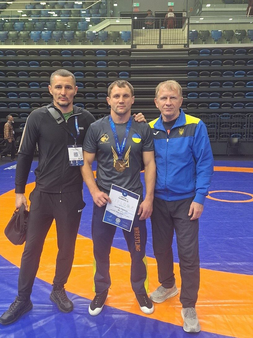 Українські ветерани вибороли медалі на чемпіонаті світу з боротьби в Угорщині