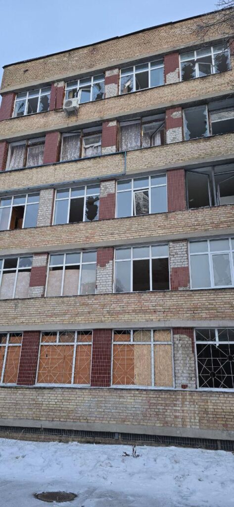 Ворожа дронова атака зашкодила будівлю двічі переміщеного університету СНУ ім. В. Даля