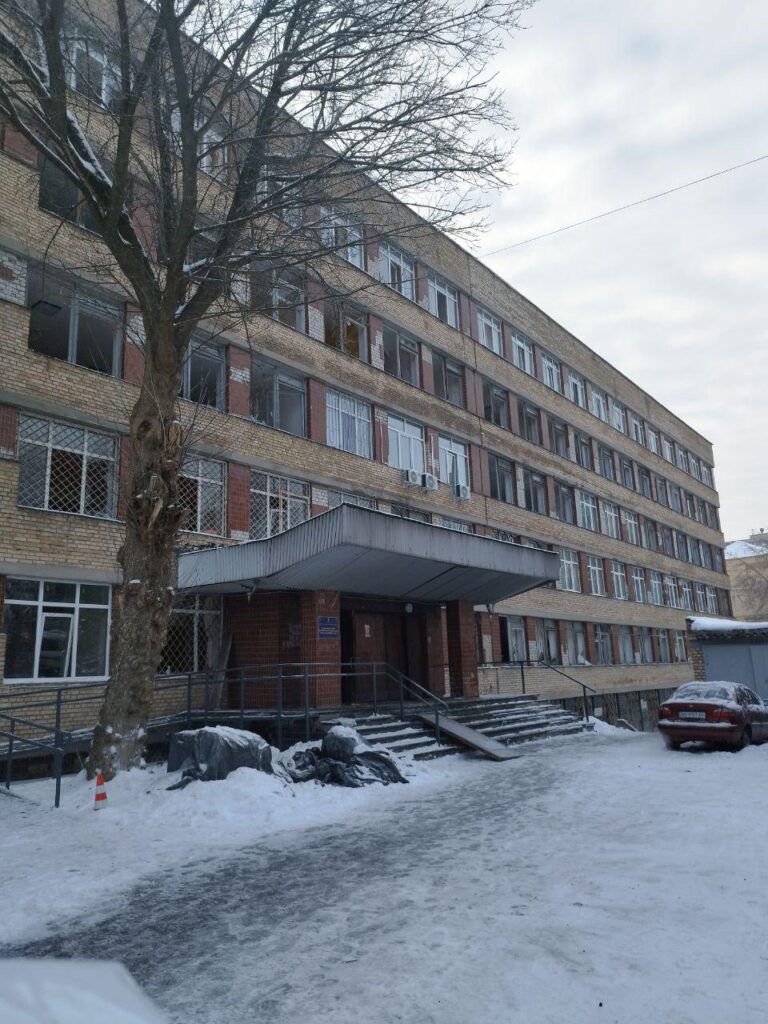 Ворожа дронова атака зашкодила будівлю двічі переміщеного університету СНУ ім. В. Даля