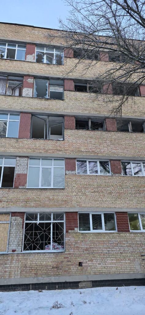 Ворожа дронова атака зашкодила будівлю двічі переміщеного університету СНУ ім. В. Даля