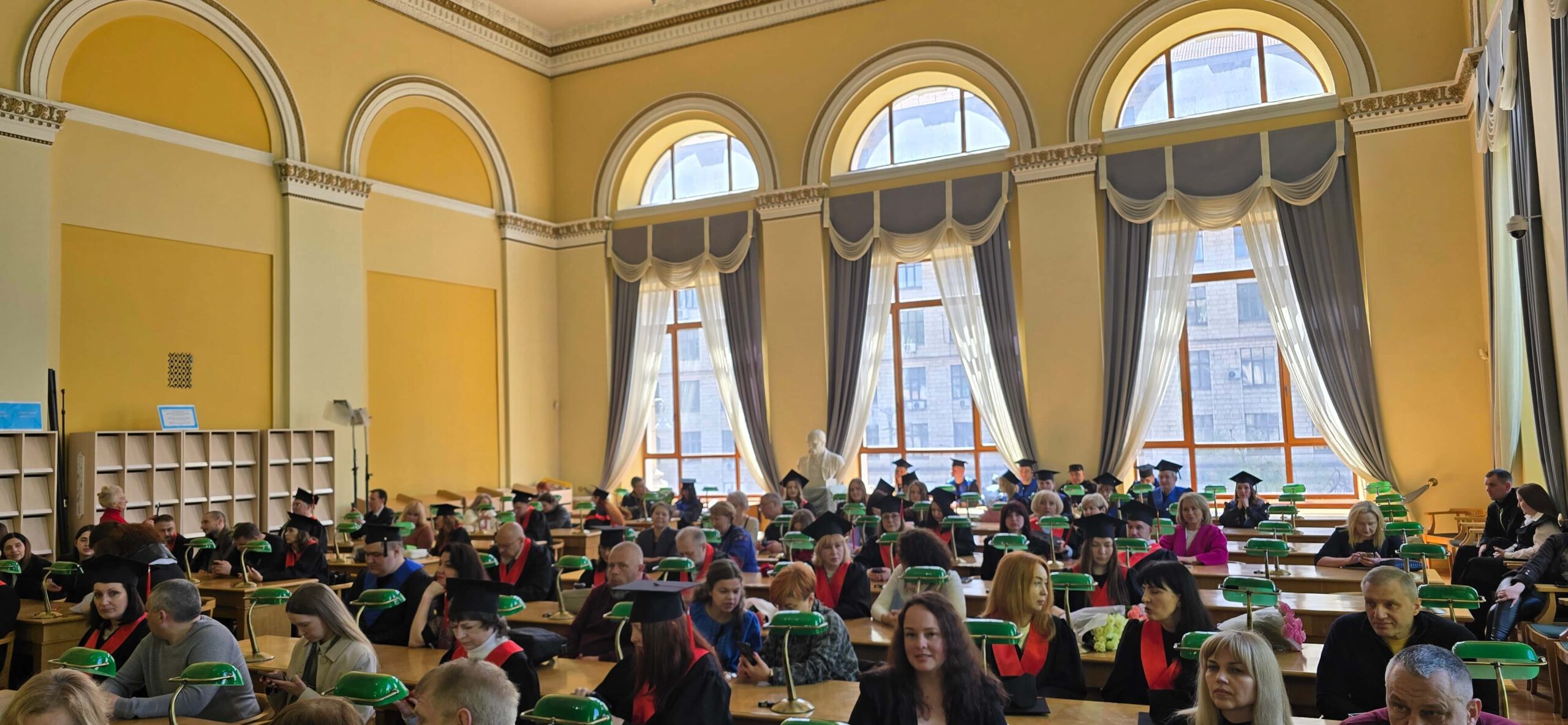 Свято знань у серці Києва: випускники факультету здоров'я людини СНУ ім. В. Даля отримали дипломи магістрів у стінах національної скарбниці знань!