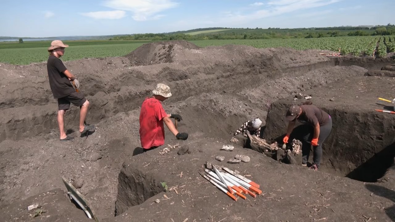 Студенти СНУ ім. В. Даля дослідили сім поховань під час розкопок поблизу Меджибожа
